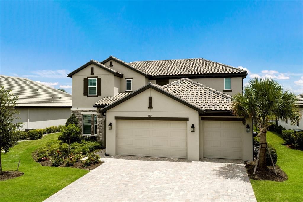 For Sale: $895,000 (4 beds, 3 baths, 3697 Square Feet)