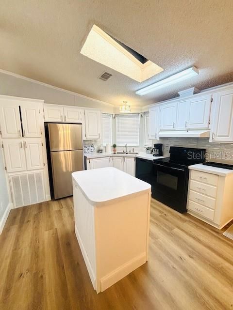 For Rent: $1,299 (2 beds, 2 baths, 925 Square Feet)