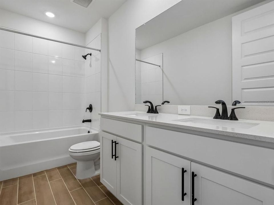 En Venta: $453,230 (4 camas, 3 baños, 2793 Pies cuadrados)
