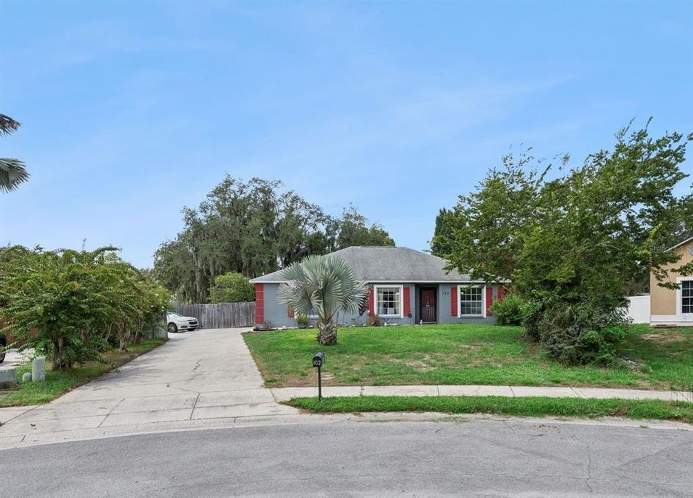 For Sale: $300,000 (3 beds, 2 baths, 1154 Square Feet)