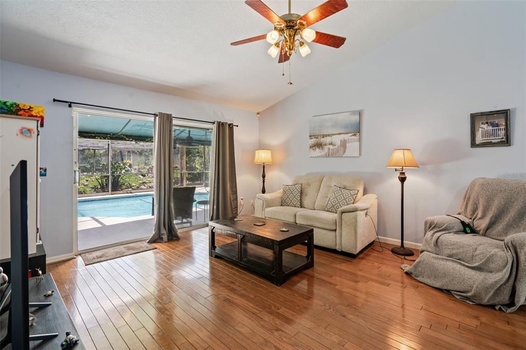 For Sale: $300,000 (3 beds, 2 baths, 1154 Square Feet)