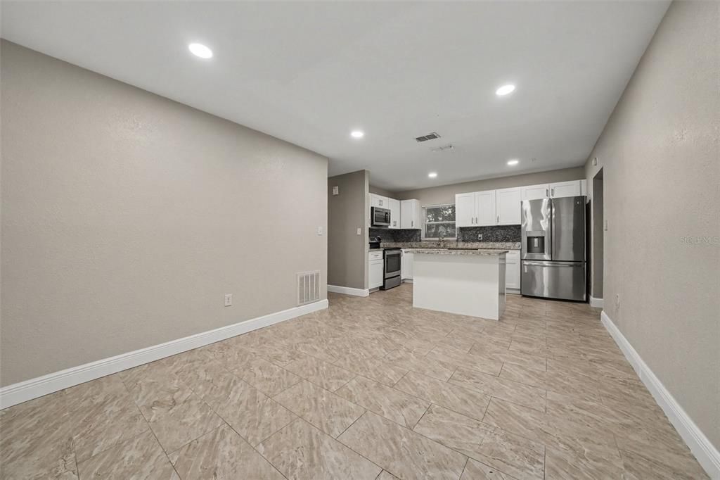 En Venta: $289,900 (4 camas, 2 baños, 1242 Pies cuadrados)