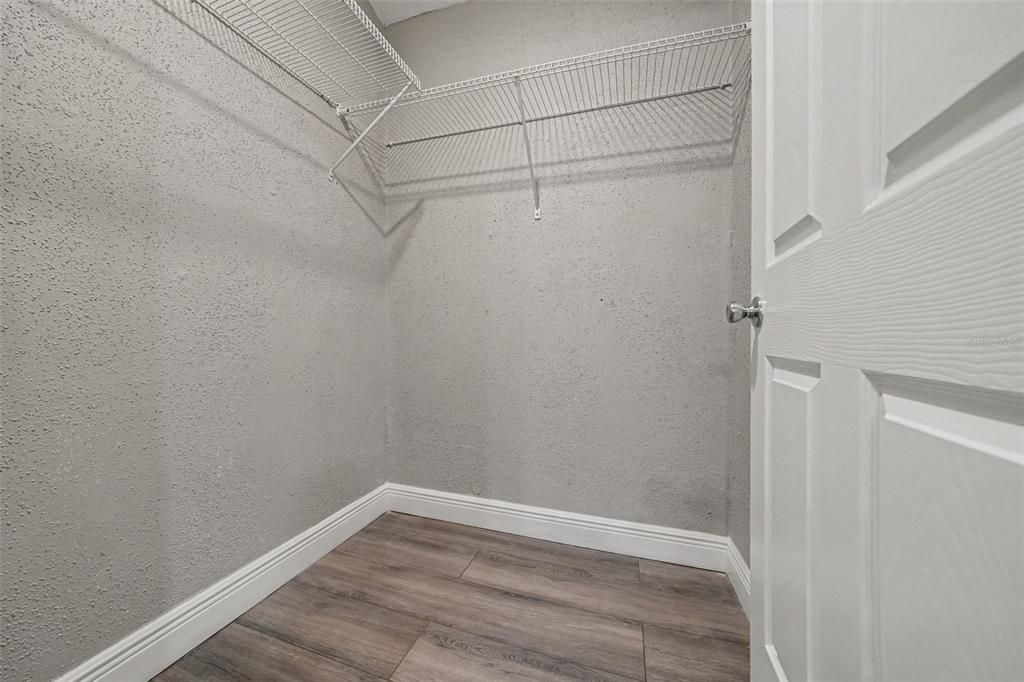 En Venta: $289,900 (4 camas, 2 baños, 1242 Pies cuadrados)
