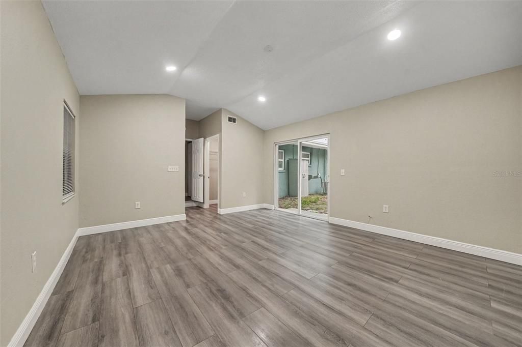 En Venta: $289,900 (4 camas, 2 baños, 1242 Pies cuadrados)