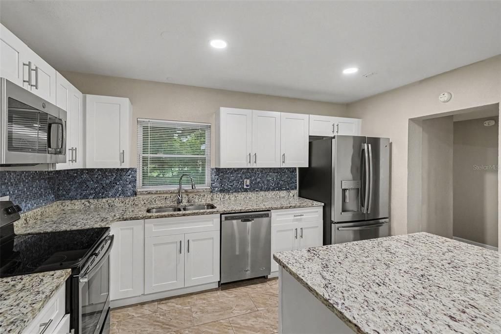 En Venta: $289,900 (4 camas, 2 baños, 1242 Pies cuadrados)