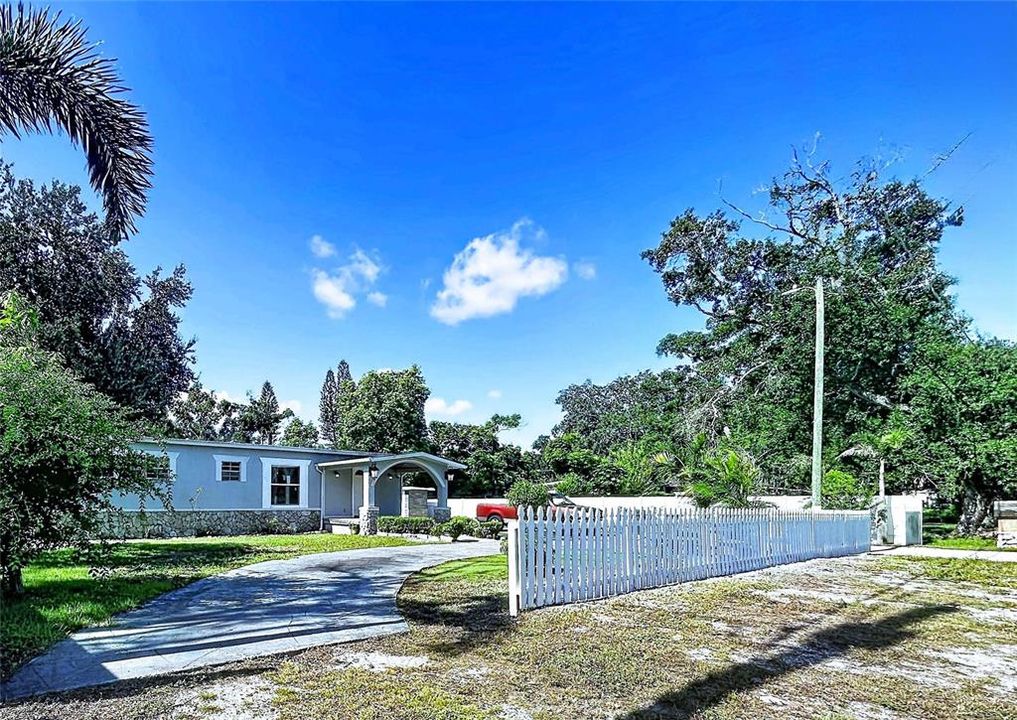 For Sale: $314,900 (5 beds, 4 baths, 1914 Square Feet)