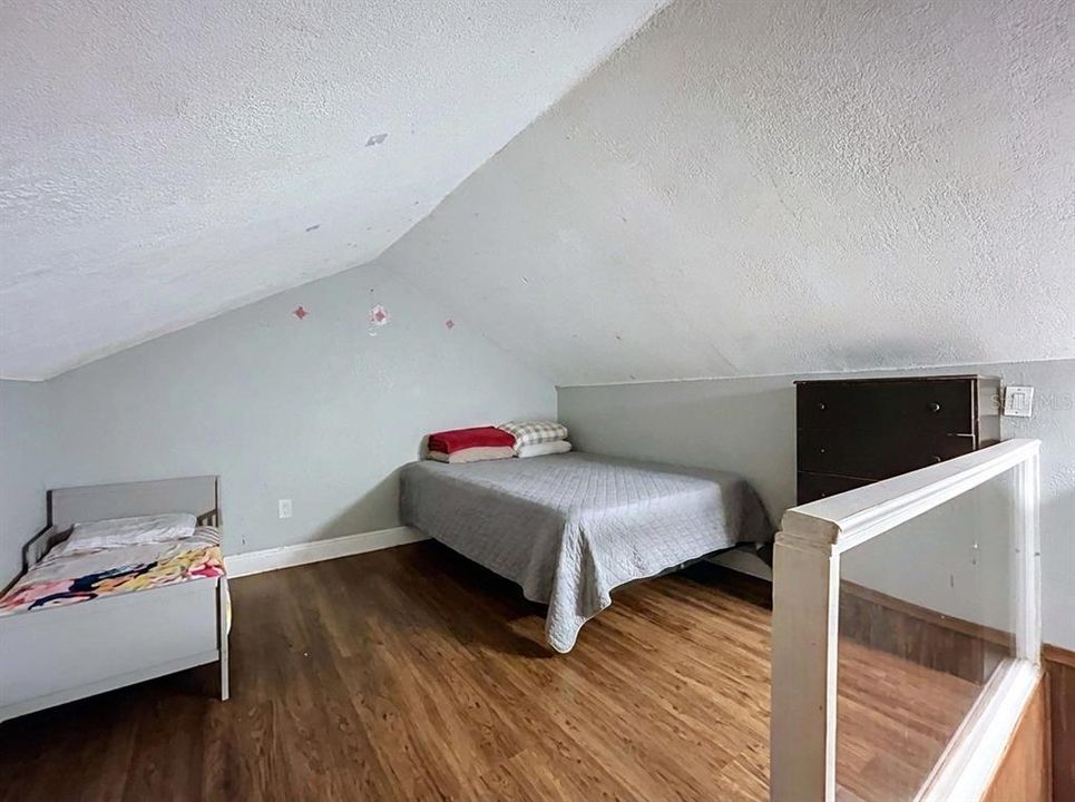 For Sale: $314,900 (5 beds, 4 baths, 1914 Square Feet)