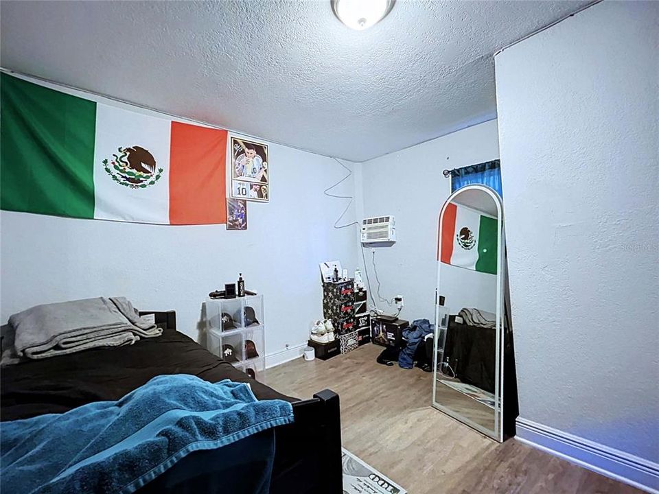 For Sale: $314,900 (5 beds, 4 baths, 1914 Square Feet)