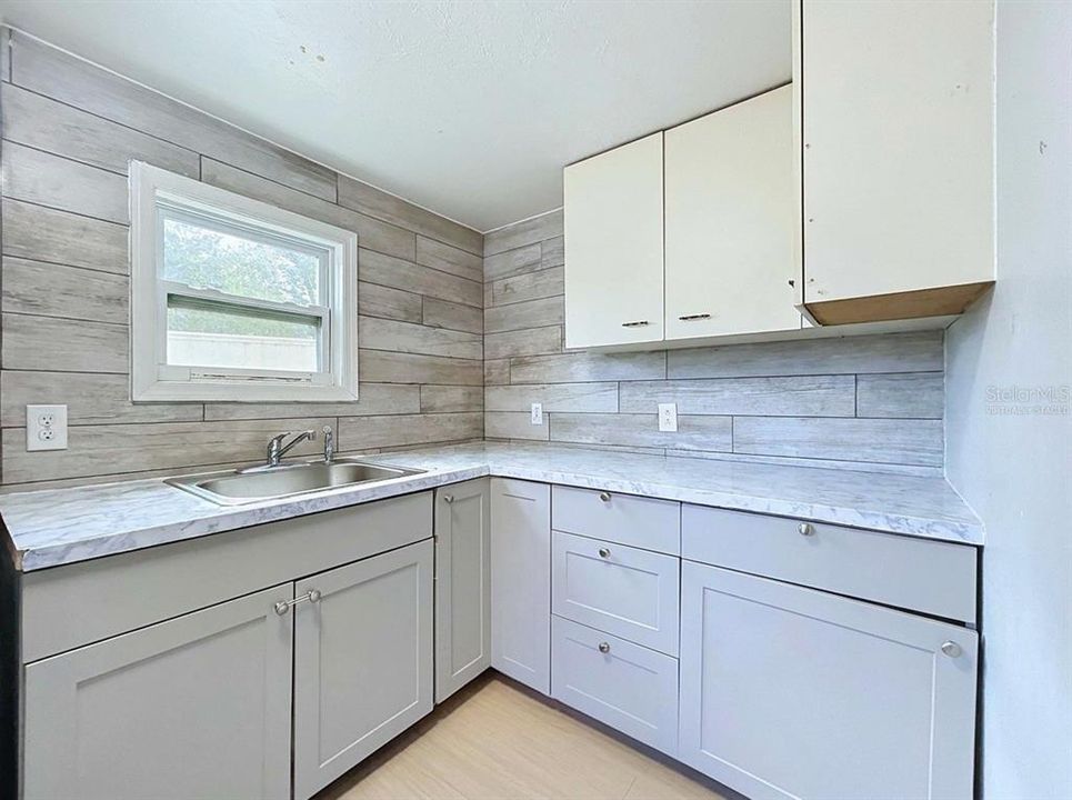 For Sale: $314,900 (5 beds, 4 baths, 1914 Square Feet)