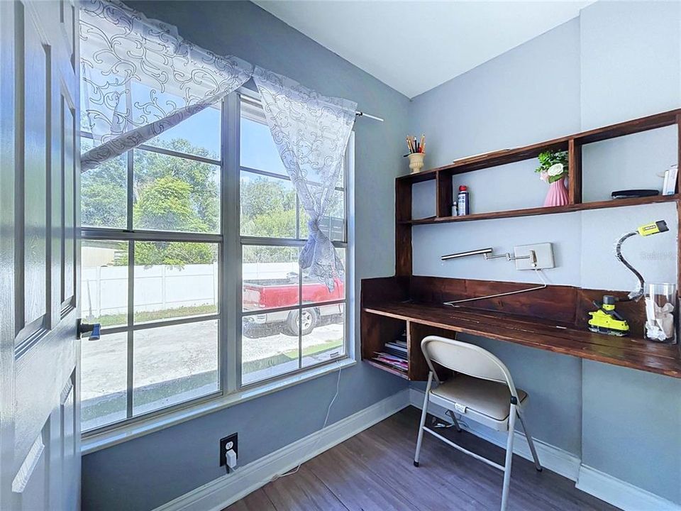 For Sale: $314,900 (5 beds, 4 baths, 1914 Square Feet)