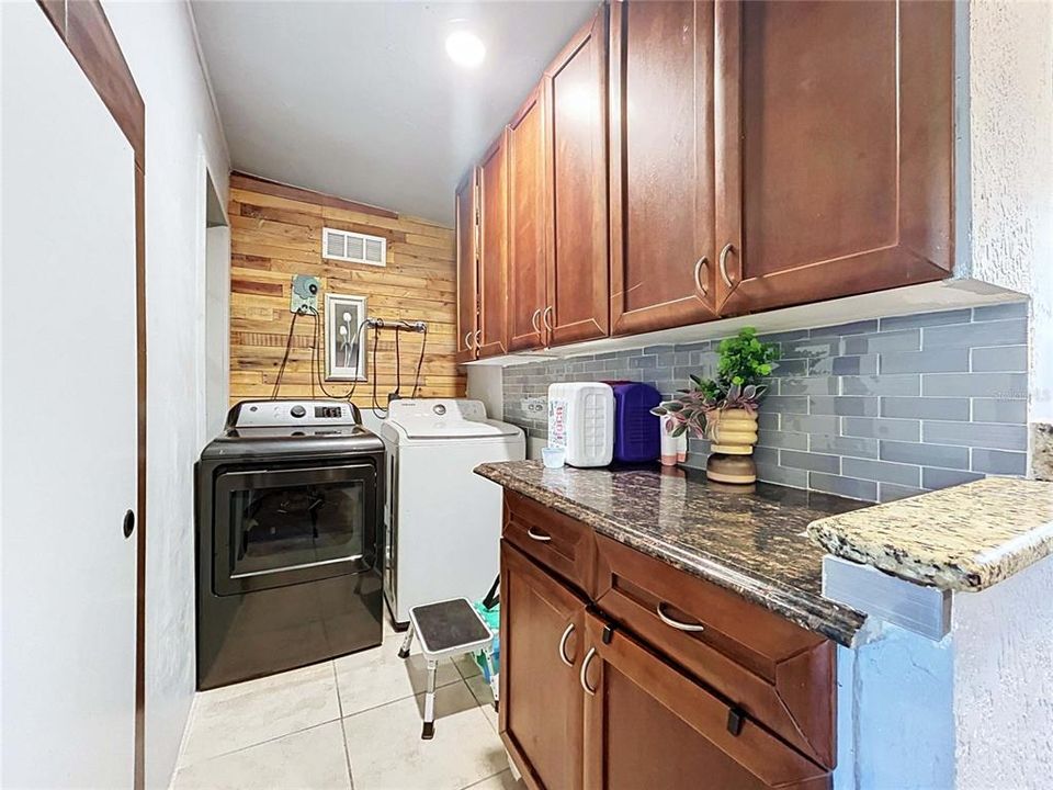 For Sale: $314,900 (5 beds, 4 baths, 1914 Square Feet)