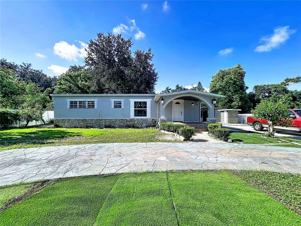 For Sale: $314,900 (5 beds, 4 baths, 1914 Square Feet)