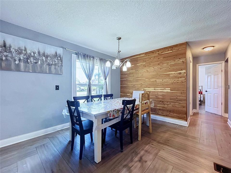 For Sale: $314,900 (5 beds, 4 baths, 1914 Square Feet)