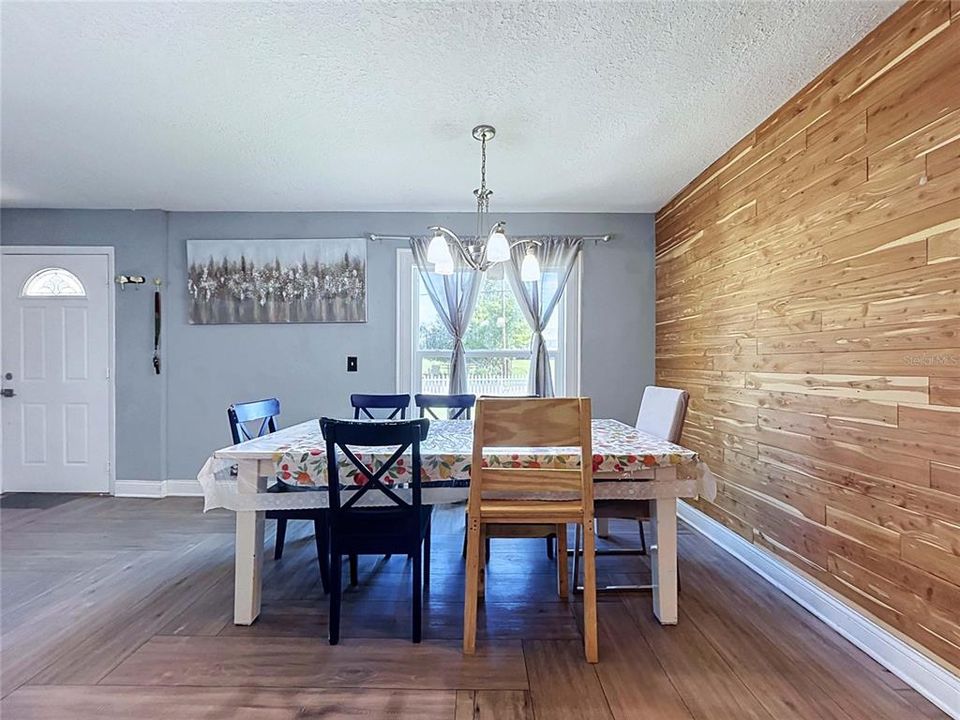 For Sale: $314,900 (5 beds, 4 baths, 1914 Square Feet)