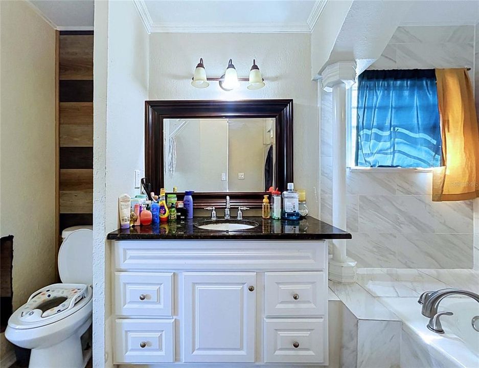 For Sale: $314,900 (5 beds, 4 baths, 1914 Square Feet)