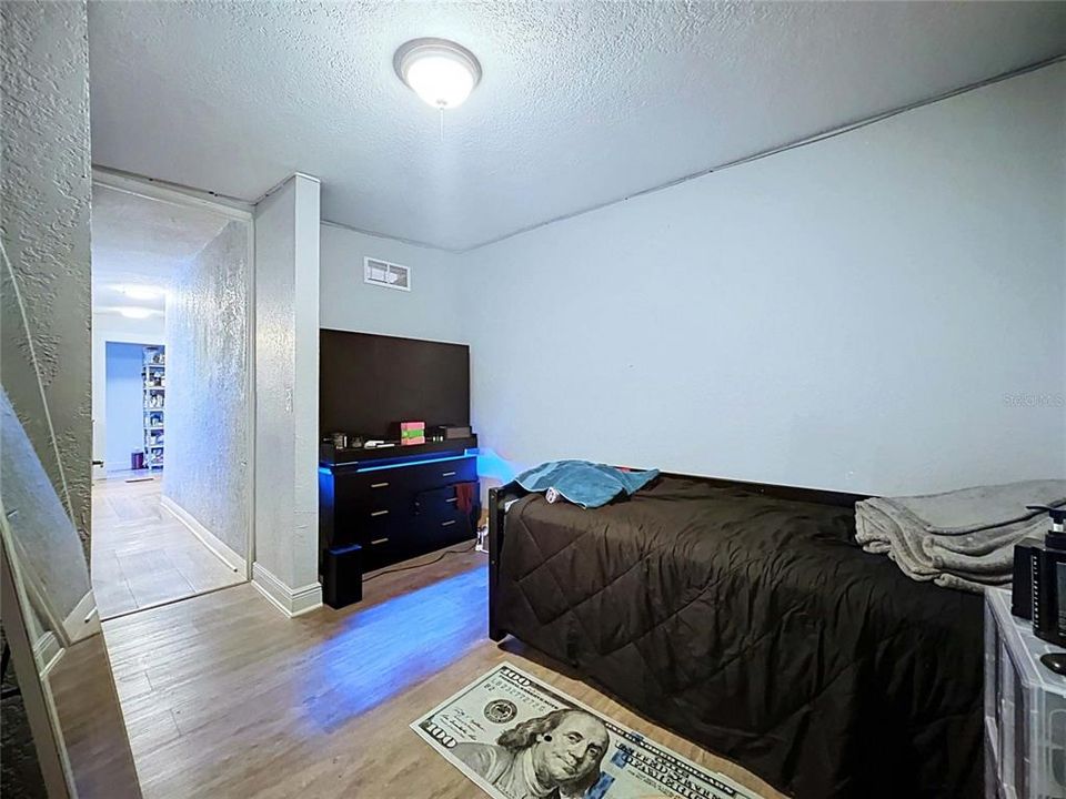 For Sale: $314,900 (5 beds, 4 baths, 1914 Square Feet)