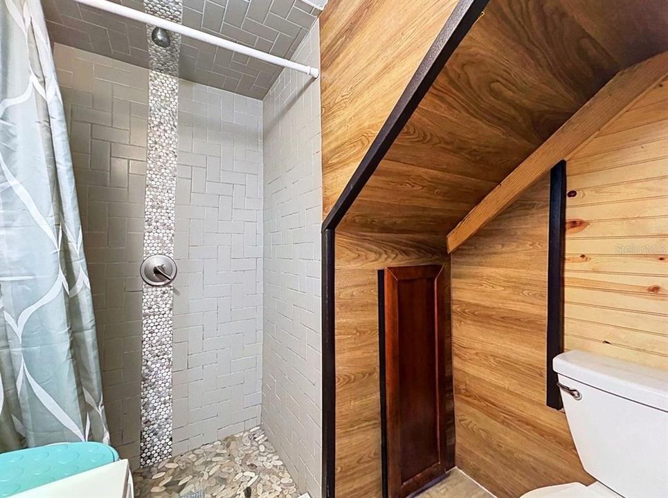 For Sale: $314,900 (5 beds, 4 baths, 1914 Square Feet)