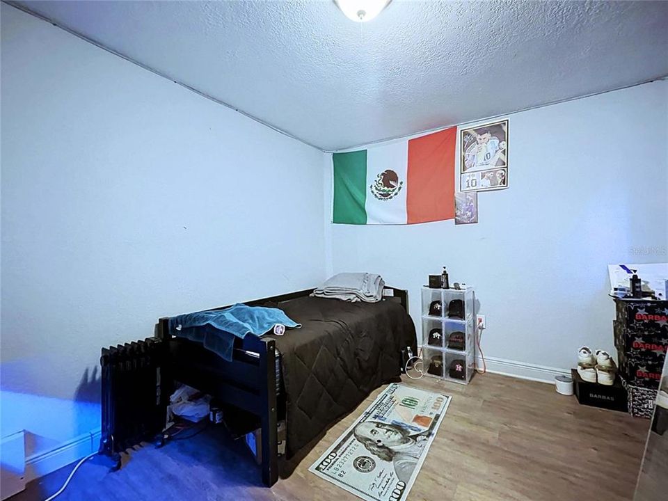 For Sale: $314,900 (5 beds, 4 baths, 1914 Square Feet)