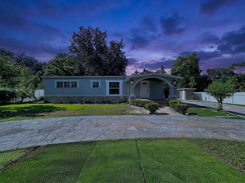 For Sale: $314,900 (5 beds, 4 baths, 1914 Square Feet)