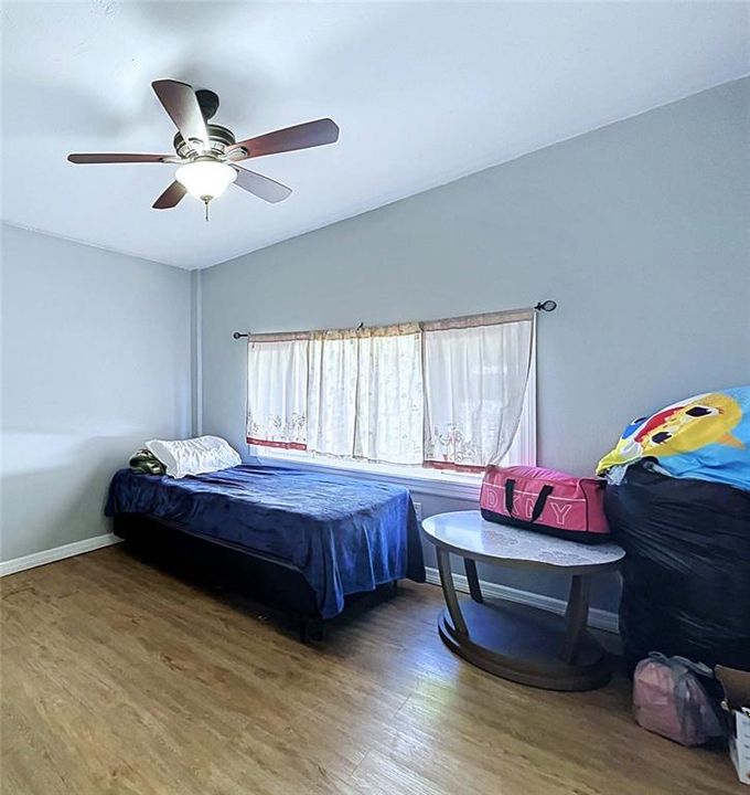 For Sale: $314,900 (5 beds, 4 baths, 1914 Square Feet)