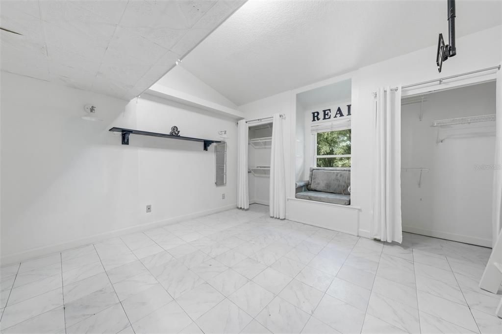 En Venta: $899,999 (5 camas, 3 baños, 3708 Pies cuadrados)