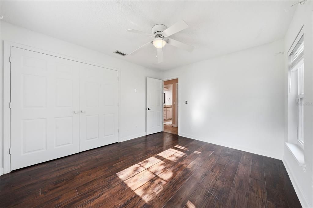 En Venta: $899,999 (5 camas, 3 baños, 3708 Pies cuadrados)