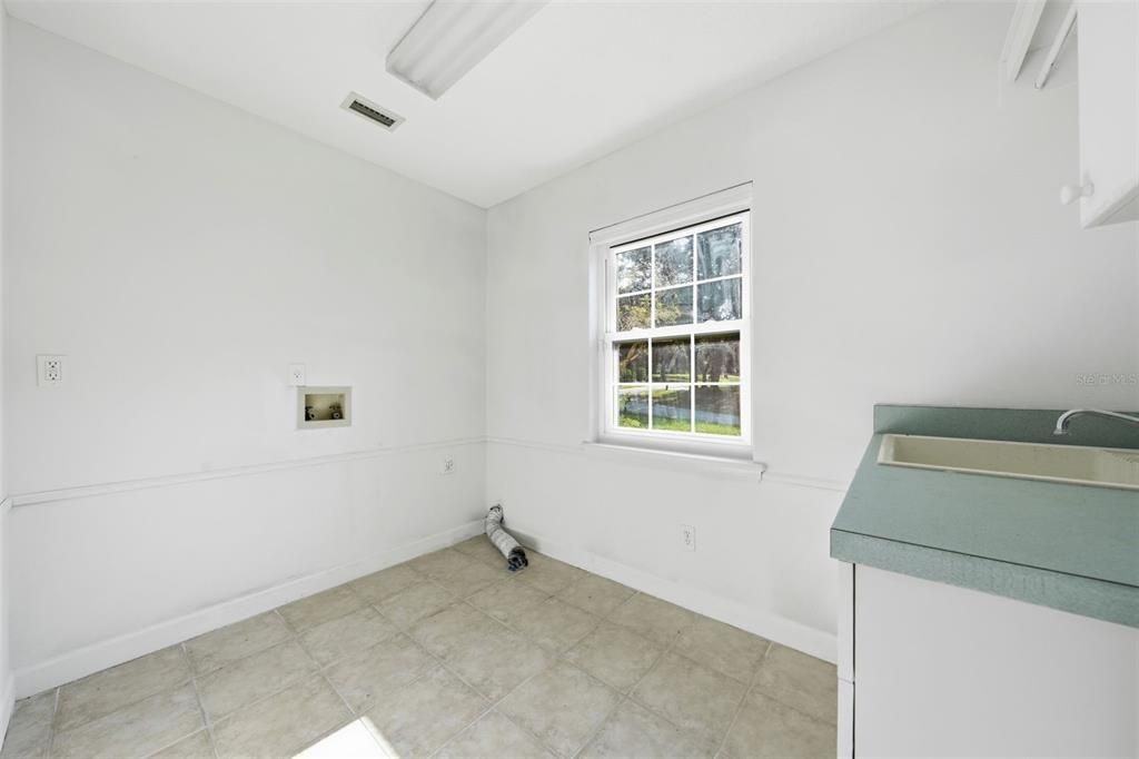En Venta: $899,999 (5 camas, 3 baños, 3708 Pies cuadrados)