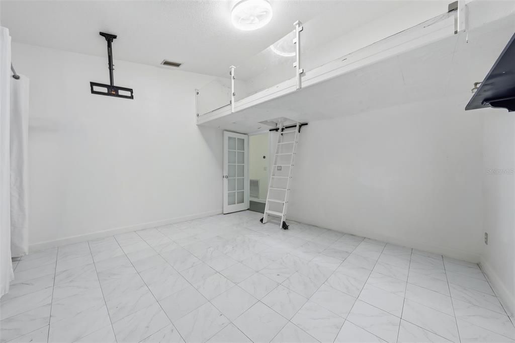 En Venta: $899,999 (5 camas, 3 baños, 3708 Pies cuadrados)