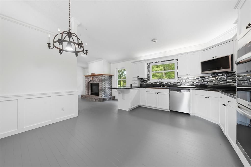 En Venta: $899,999 (5 camas, 3 baños, 3708 Pies cuadrados)