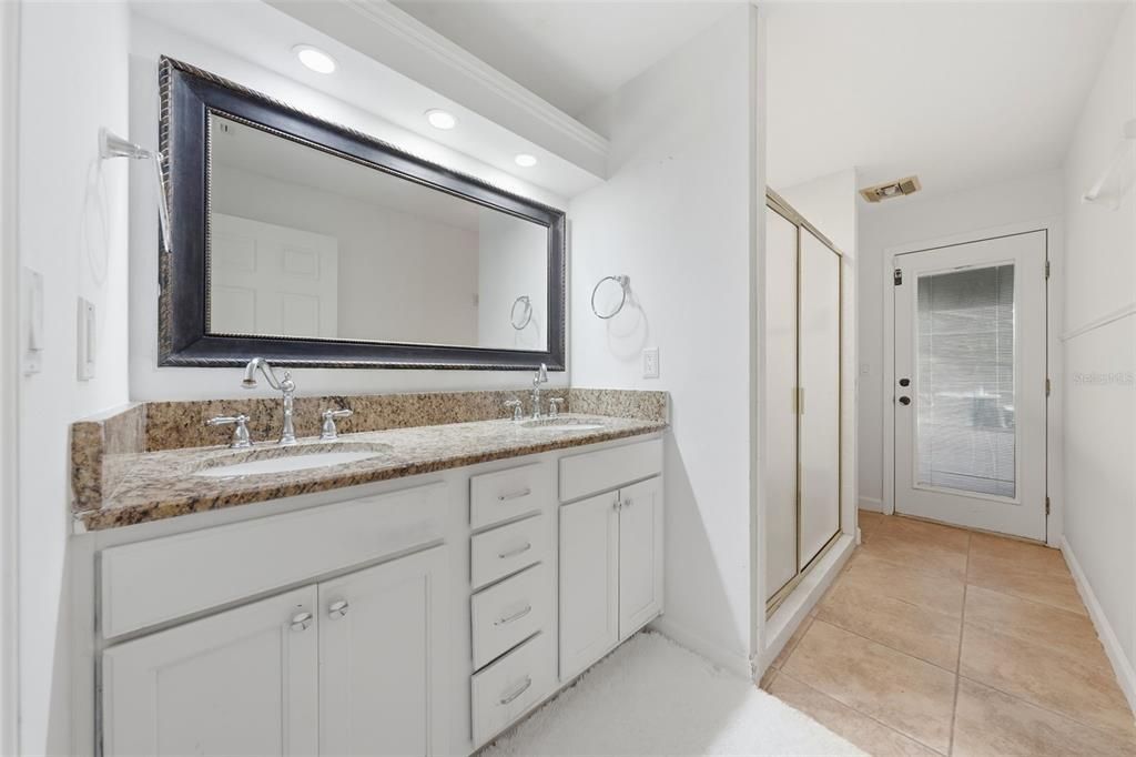 En Venta: $899,999 (5 camas, 3 baños, 3708 Pies cuadrados)