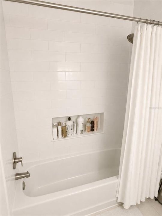 В аренду: $1,750 (2 спален, 1 ванн, 828 Квадратных фут)