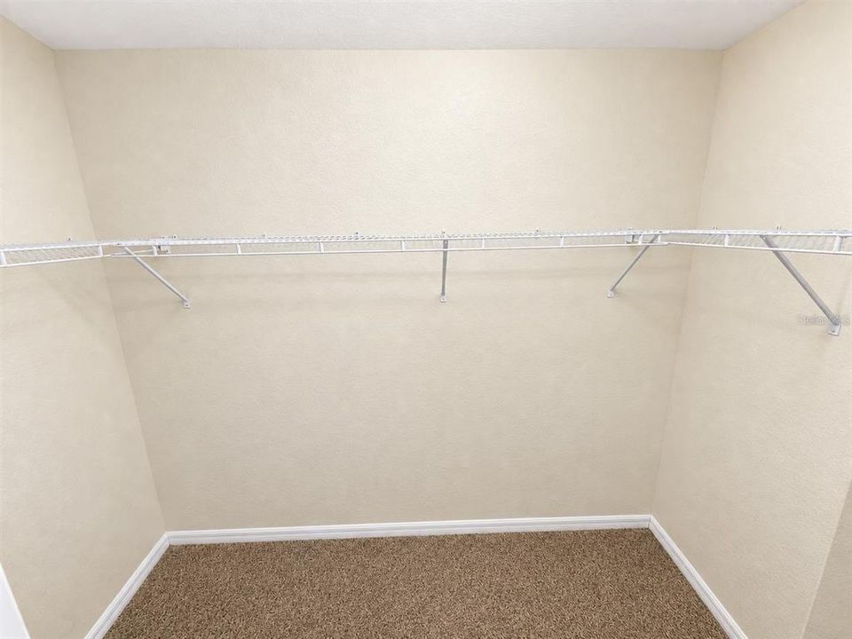 For Rent: $1,899 (4 beds, 2 baths, 1911 Square Feet)