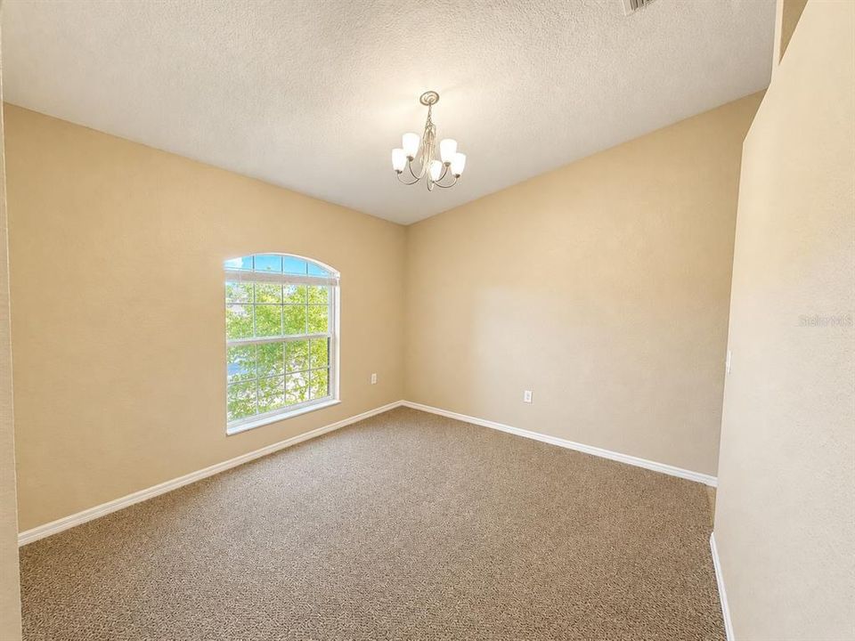 For Rent: $1,899 (4 beds, 2 baths, 1911 Square Feet)