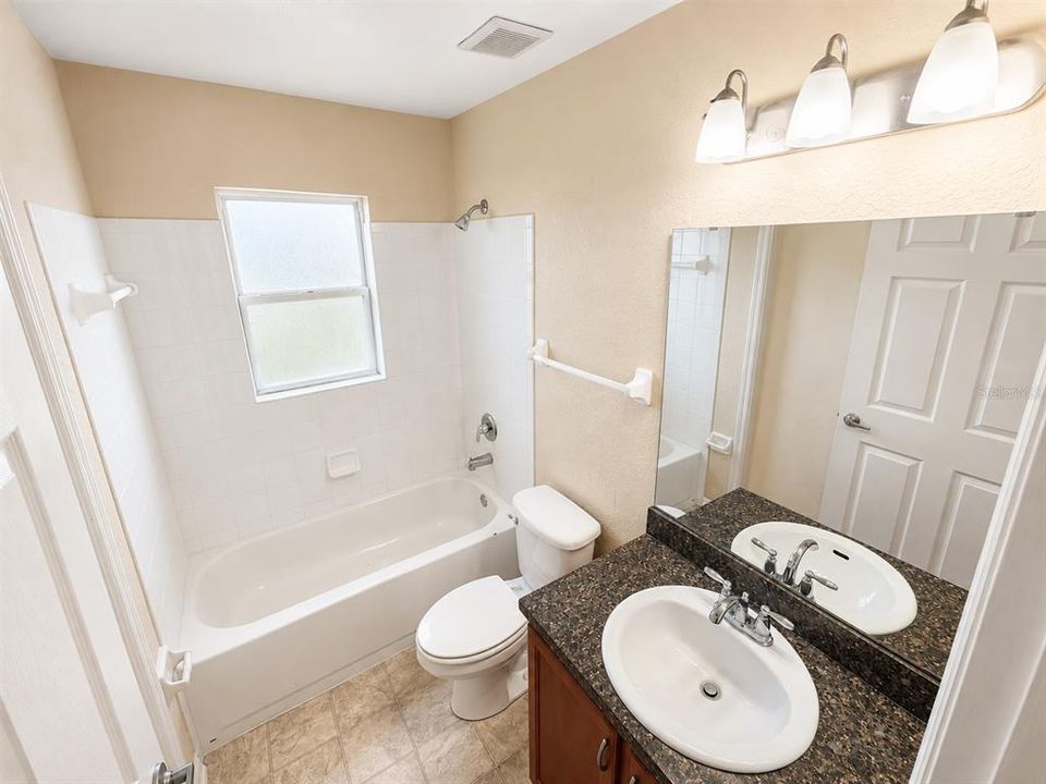 For Rent: $1,899 (4 beds, 2 baths, 1911 Square Feet)