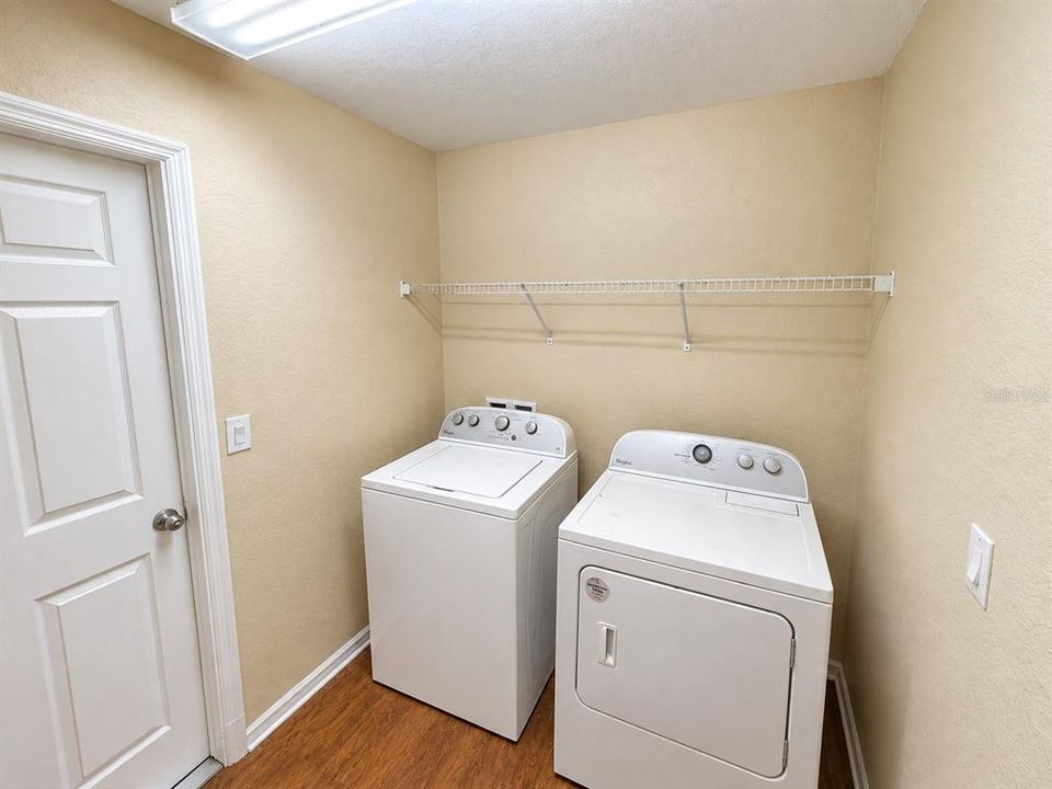 For Rent: $1,899 (4 beds, 2 baths, 1911 Square Feet)