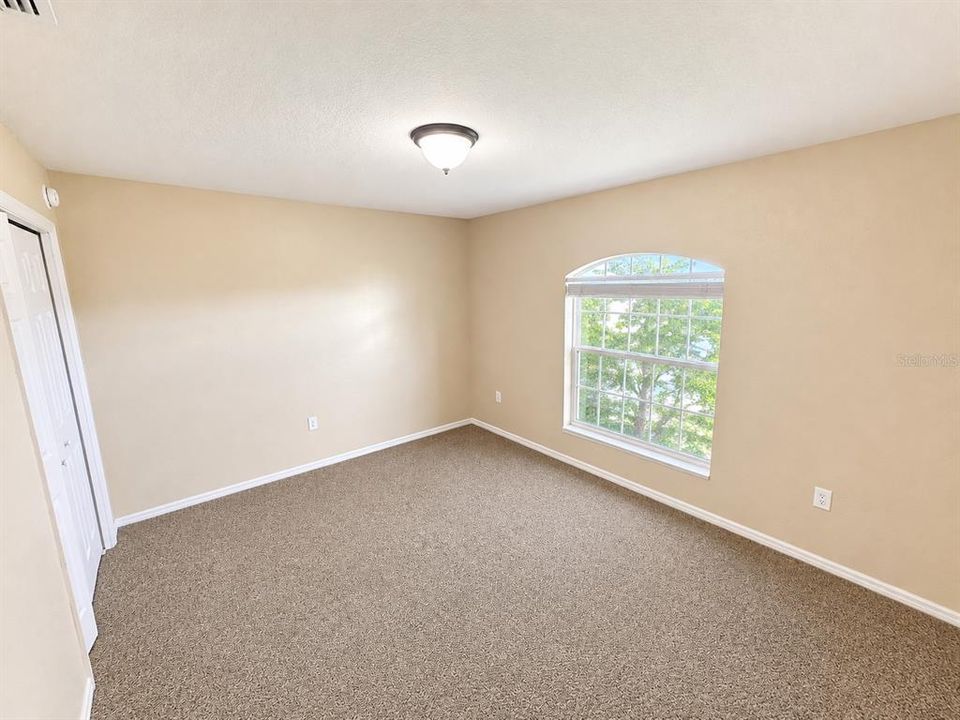 For Rent: $1,899 (4 beds, 2 baths, 1911 Square Feet)