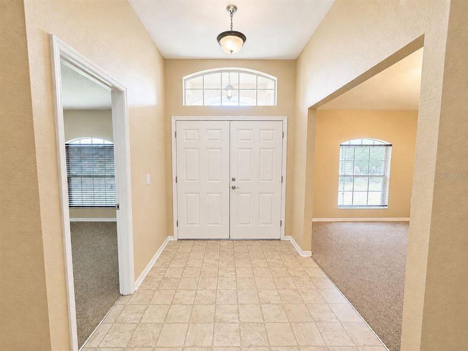 For Rent: $1,899 (4 beds, 2 baths, 1911 Square Feet)