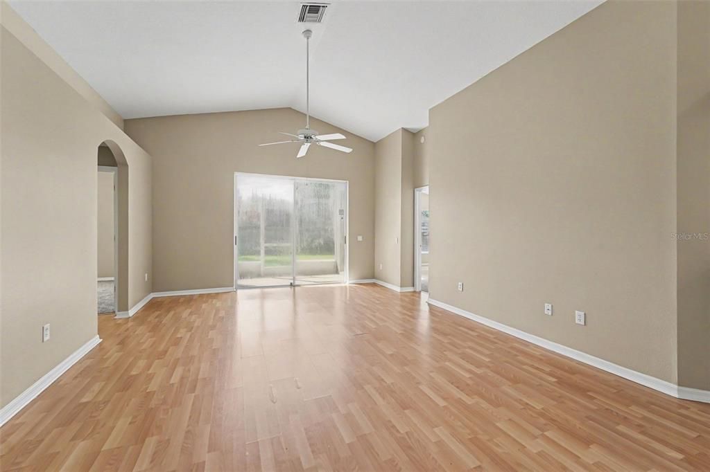 En Venta: $339,900 (4 camas, 3 baños, 1791 Pies cuadrados)