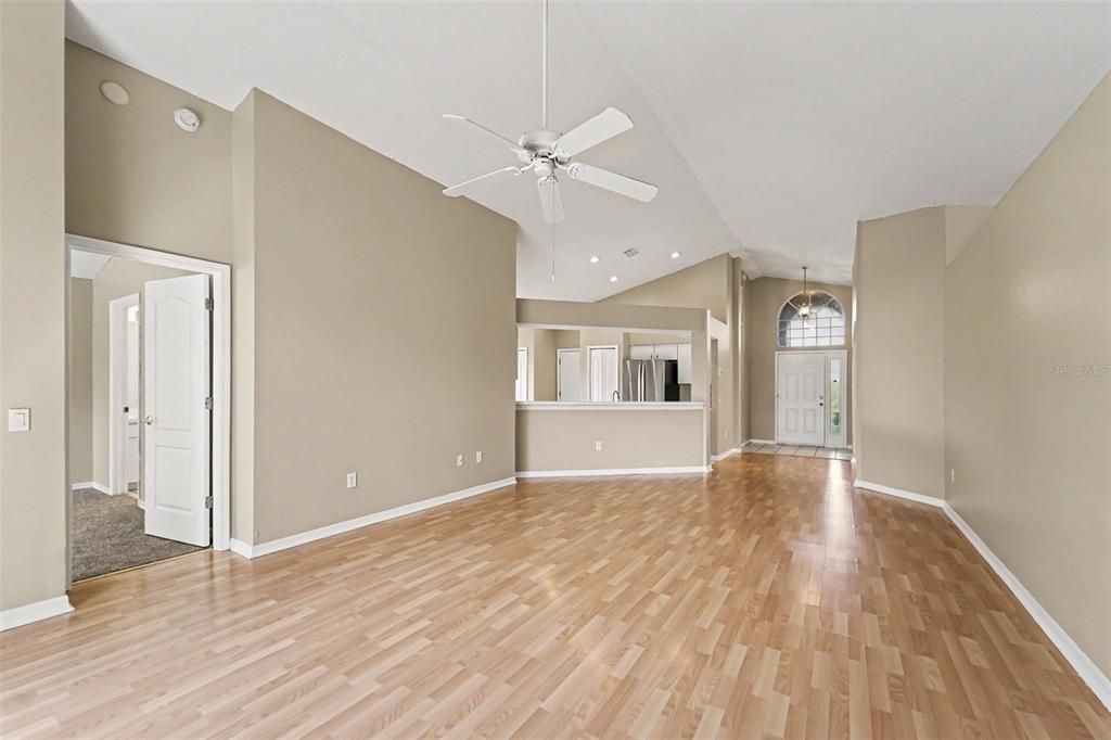 En Venta: $339,900 (4 camas, 3 baños, 1791 Pies cuadrados)
