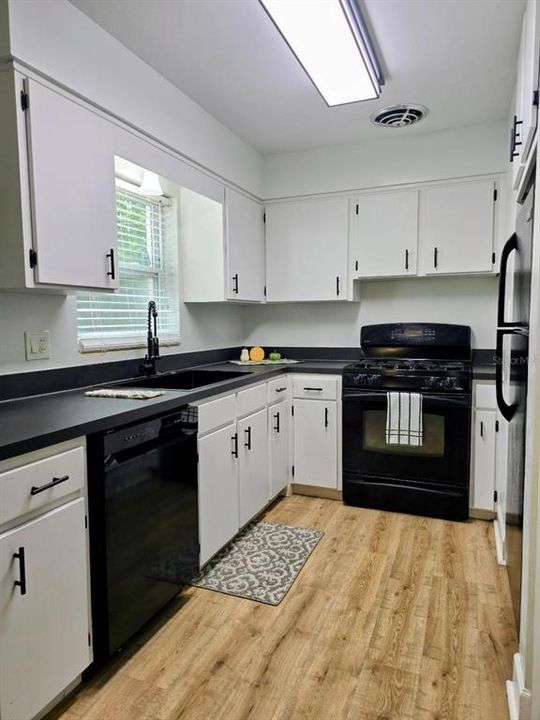 For Sale: $255,000 (3 beds, 2 baths, 1232 Square Feet)