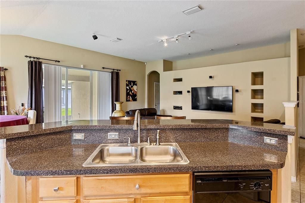 For Sale: $465,000 (4 beds, 2 baths, 2074 Square Feet)
