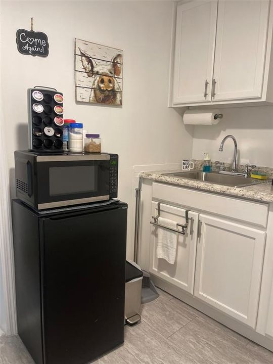 For Rent: $1,050 (0 beds, 1 baths, 300 Square Feet)