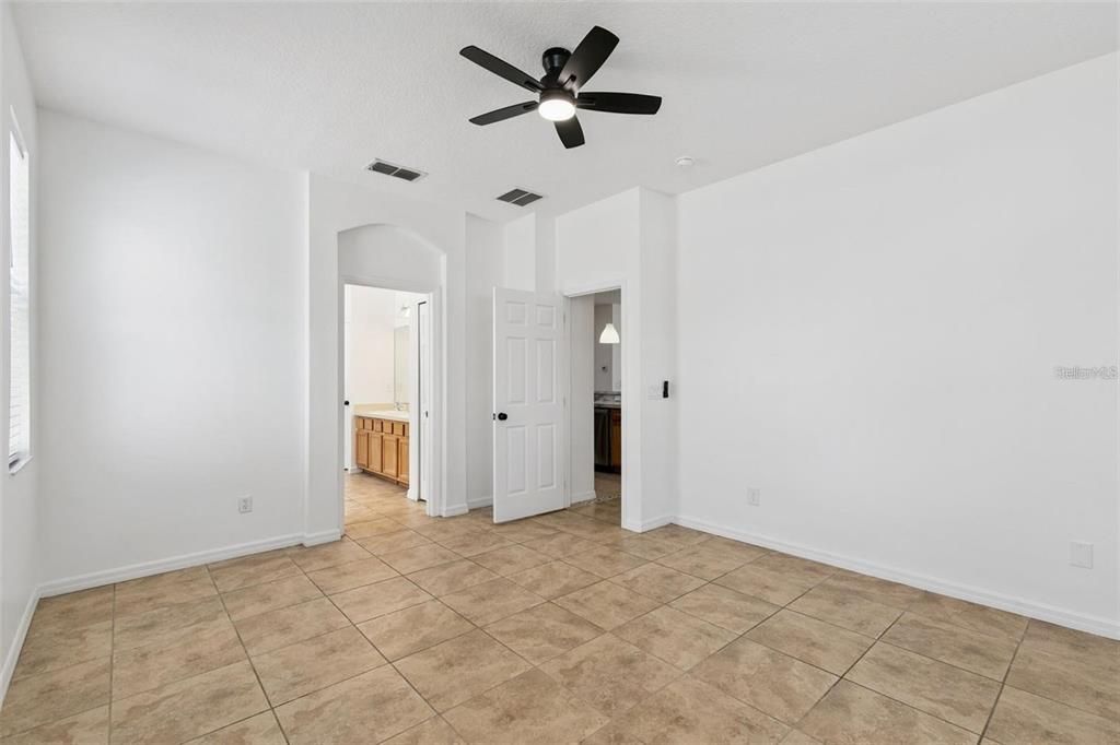For Rent: $3,000 (3 beds, 2 baths, 1911 Square Feet)