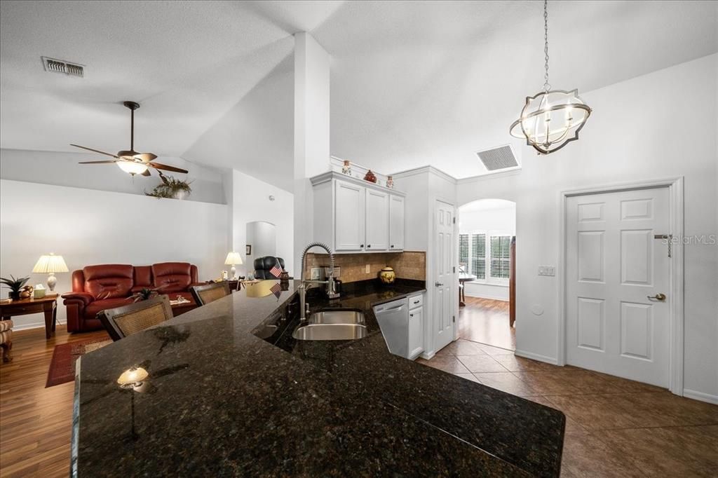En Venta: $280,000 (3 camas, 2 baños, 1903 Pies cuadrados)