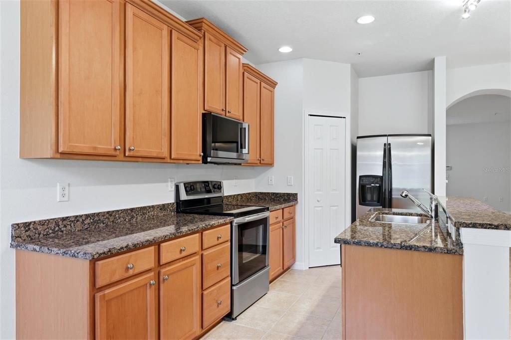 For Rent: $2,100 (3 beds, 2 baths, 1776 Square Feet)