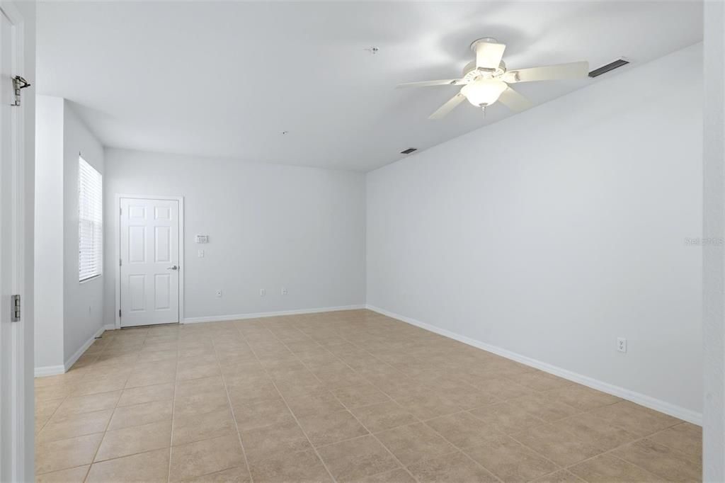 For Rent: $2,100 (3 beds, 2 baths, 1776 Square Feet)