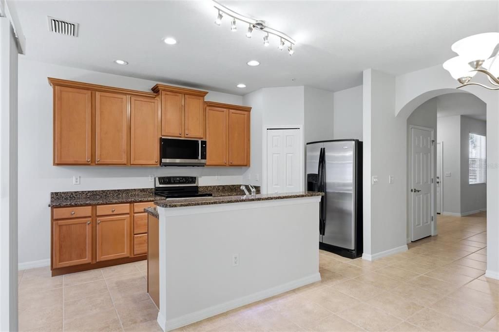 For Rent: $2,100 (3 beds, 2 baths, 1776 Square Feet)