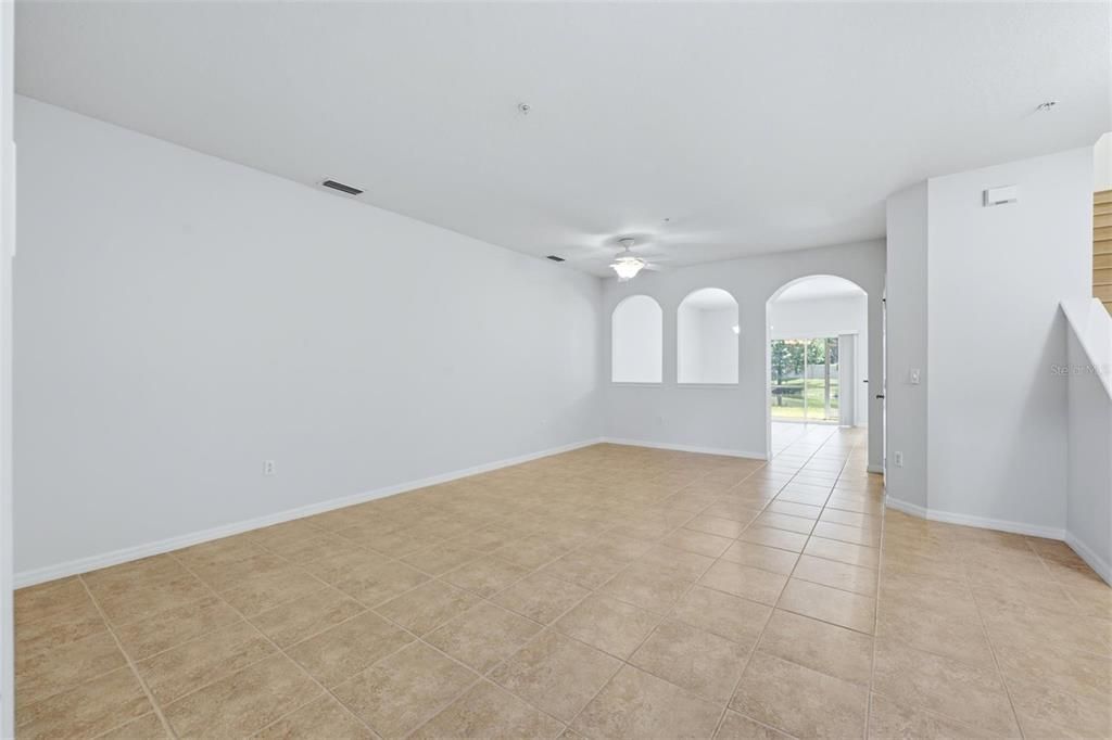 For Rent: $2,100 (3 beds, 2 baths, 1776 Square Feet)