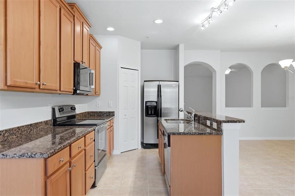 For Rent: $2,100 (3 beds, 2 baths, 1776 Square Feet)
