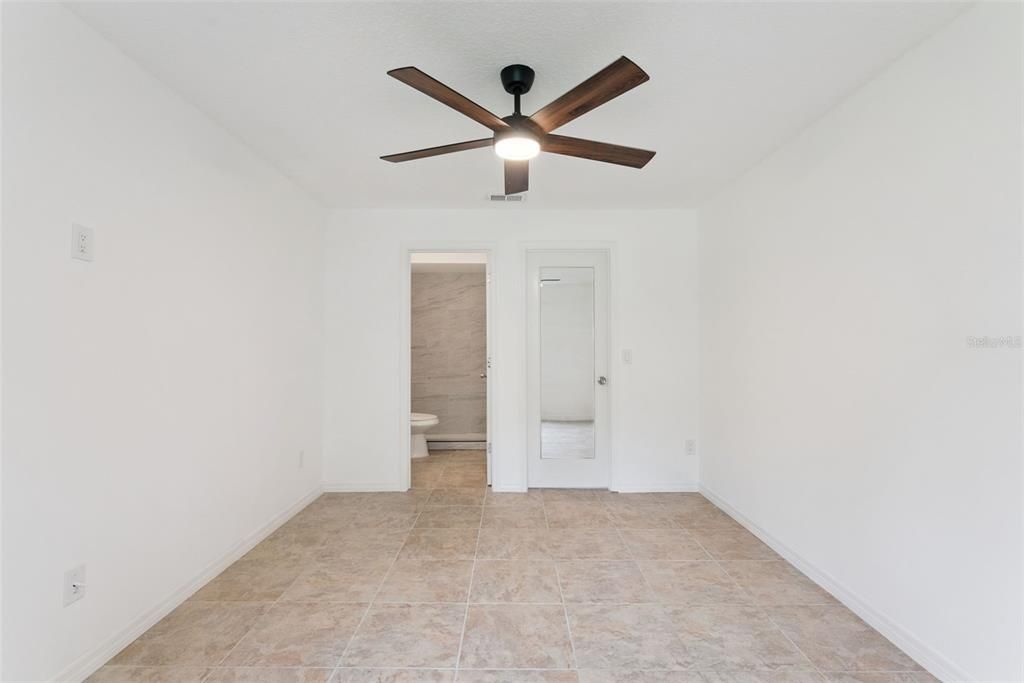 For Sale: $129,999 (2 beds, 2 baths, 912 Square Feet)